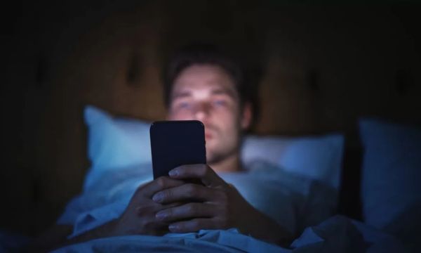 Cómo la Luz Afecta tu Sueño y Productividad
